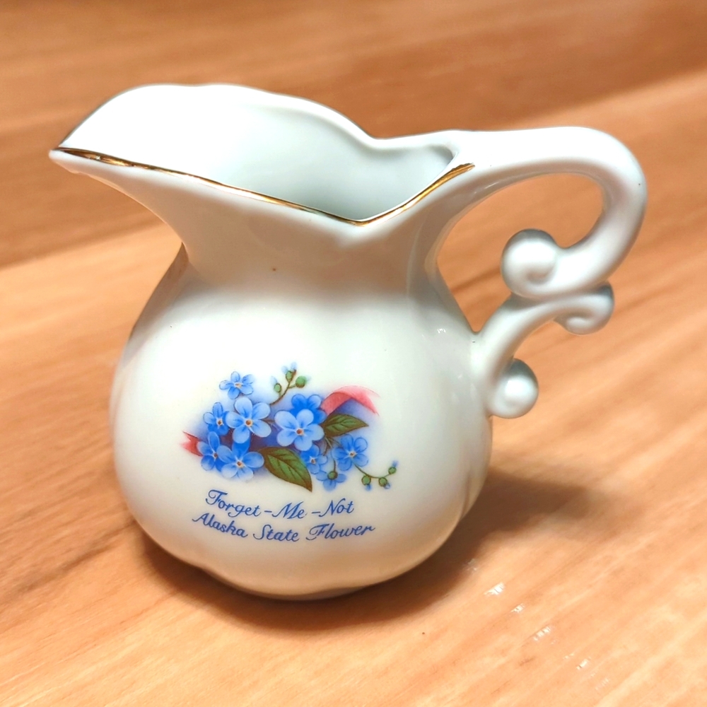 Alaska state flower creamer pourer